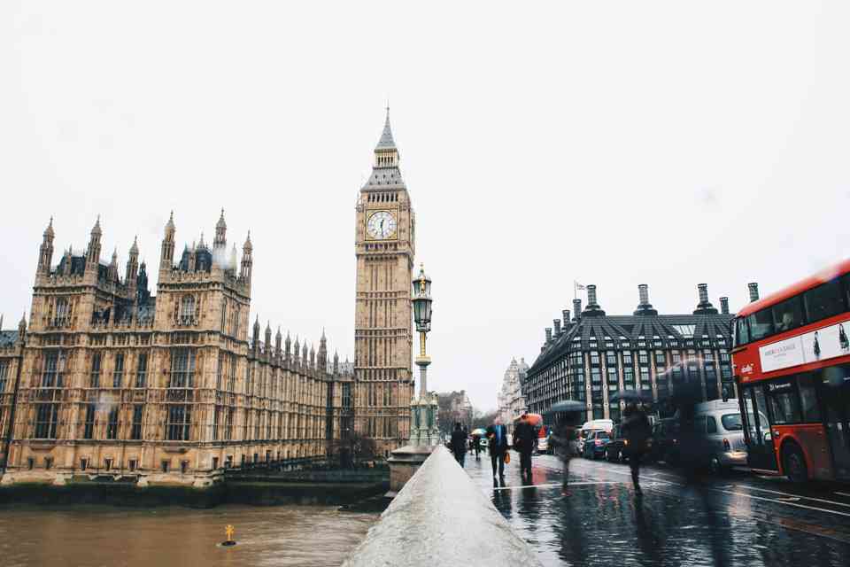 UK ETA Visa vs. Traditional UK Visa featured image